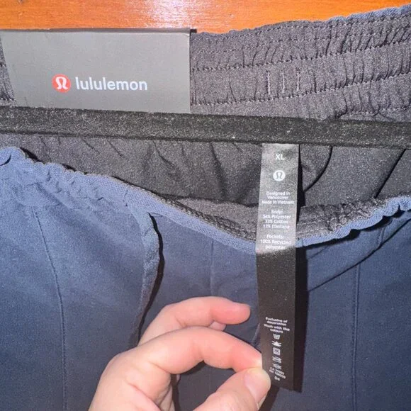 Lululemon Bowline Pant - Picture 2 of 4